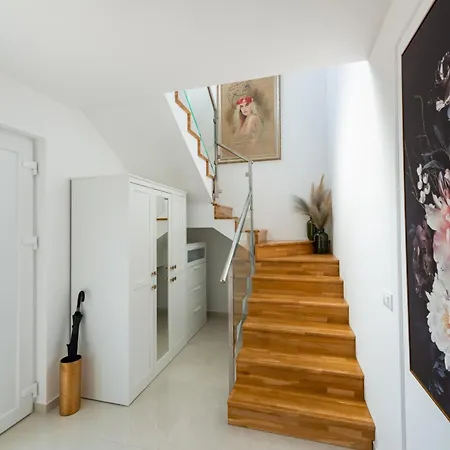 Apartvilla Zanna With Sea View For 4 People *