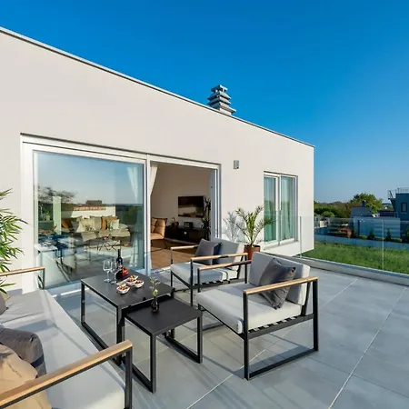Apartvilla Zanna With Sea View For 4 People Apartament *