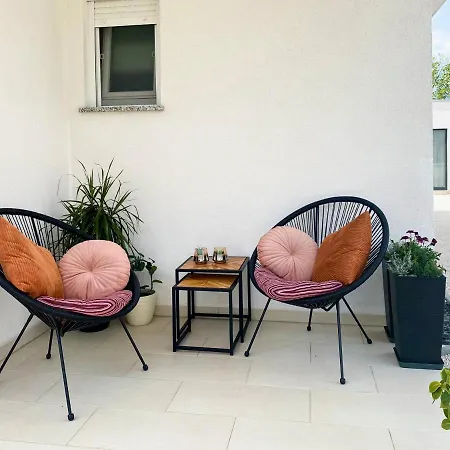 Apartvilla Zanna With Sea View For 4 People *