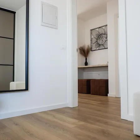 Apartvilla Zanna With Sea View For 4 People *