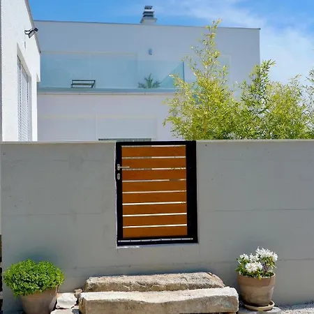 Apartament Apartvilla Zanna With Sea View For 4 People *