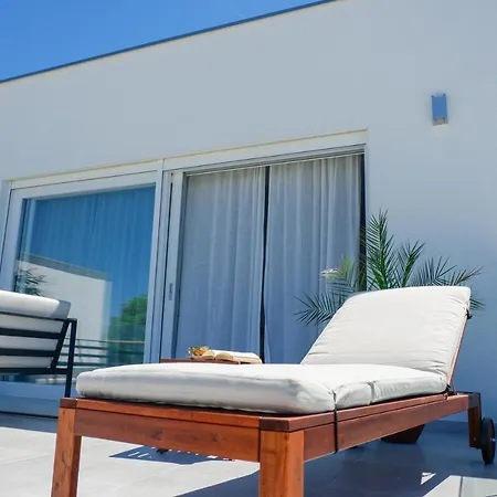 Apartvilla Zanna With Sea View For 4 People Apartament