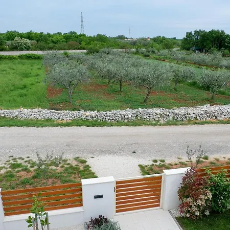 Apartment Apartvilla Zanna With Sea View For 4 People