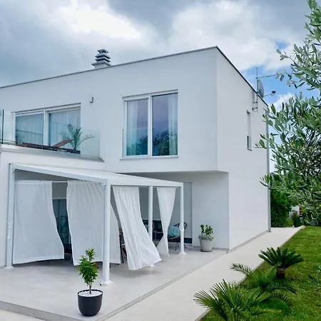 Apartvilla Zanna With Sea View For 4 People Appartement